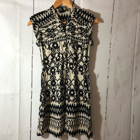 Angie Dresses & Skirts - 🌸5/$25🌸Angie Geometric Print Sleeveless Pockets!